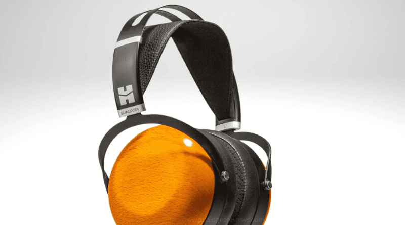 Side view of the HIFIMAN Sundara Closed-Back studio headphones’ ear pads and headband”